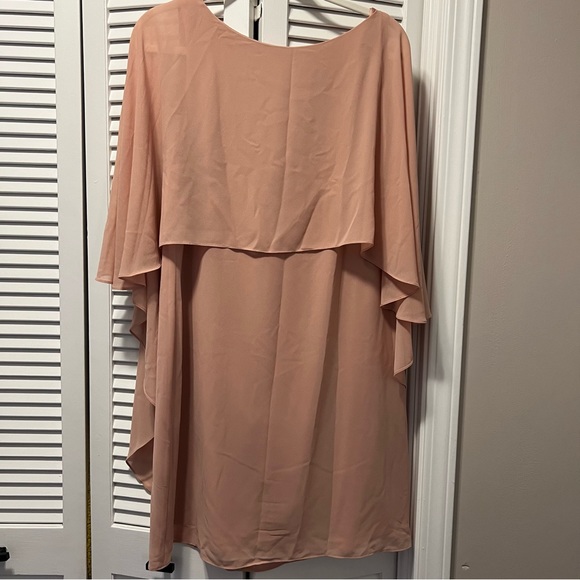 Vince Camuto Dresses & Skirts - Perfect condition Vince Camuto dress size 12! Flows perfect for spring!